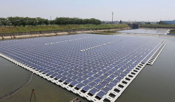 Floating Solar Array 02